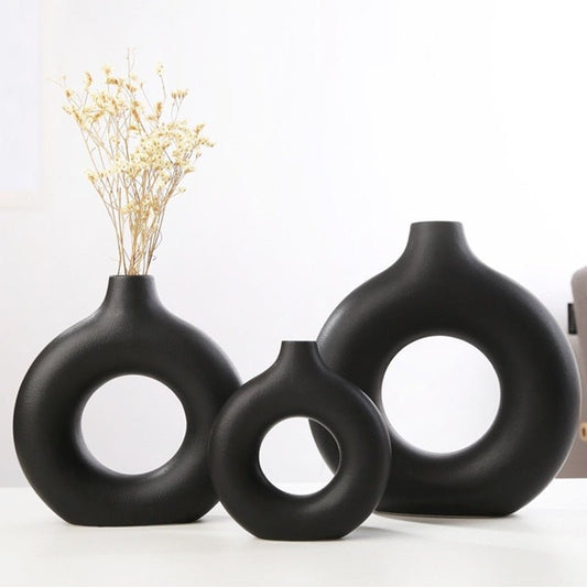 Black Donut Vase - Vanilla Shadows