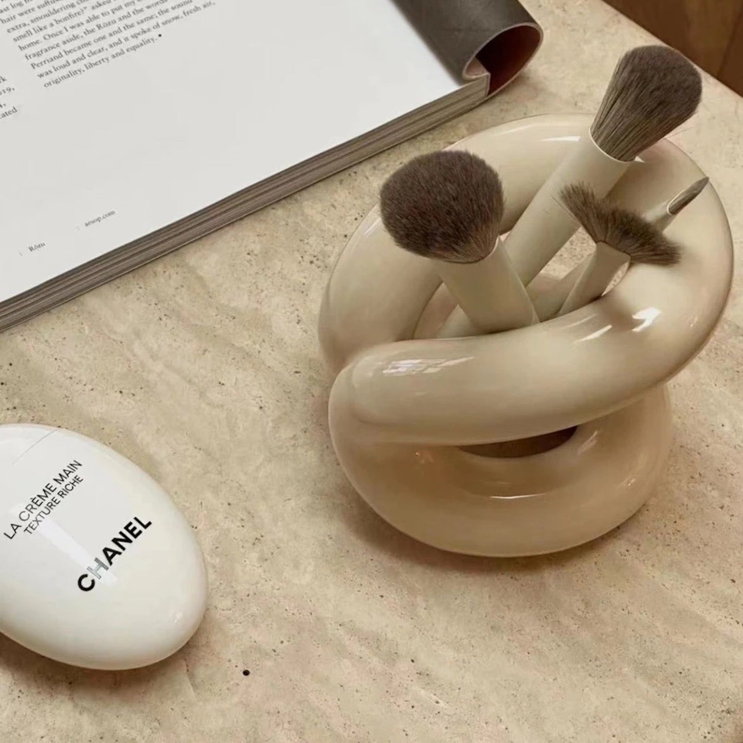 Ceramic Makeup Brush Holder - Vanilla Shadows